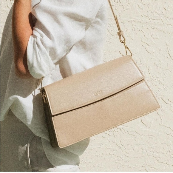 Freja New York Handbags - Freja NYC Classic Shoulder Bag Latte